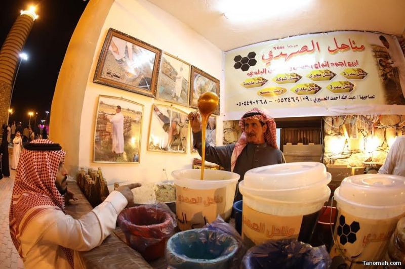 بخبرة 100 عام: الصهدي يكشف أسرار العسل لزوار قرية عسير بالجنادرية