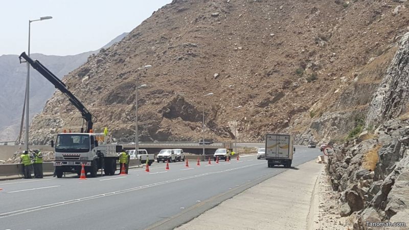 طرق عسير تعمل على إنارة عقبة ضلع و"المطوع" يؤكد حرصه على سلامة مرتاديها