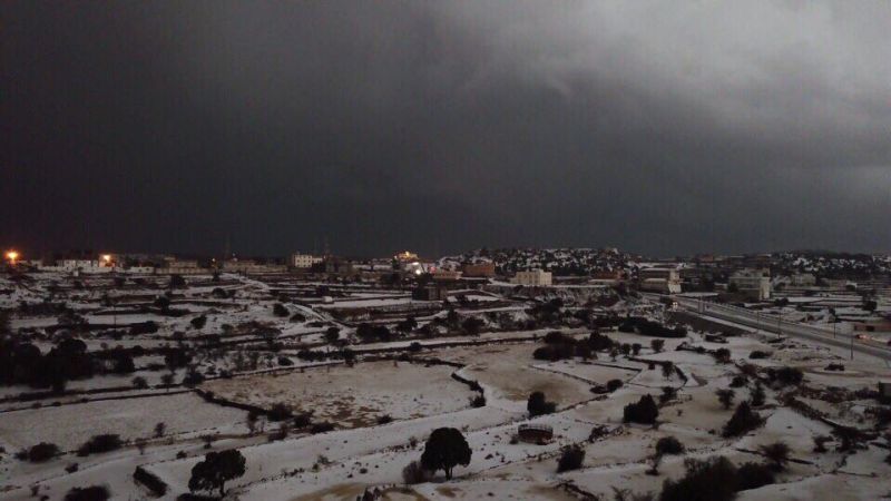 فوتوغرافي يوثق مشاهد جمال برد عسير