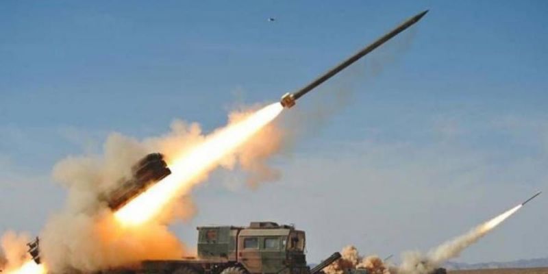 قوات الدفاع الجوي الملكي السعودي تعترض صاروخا باليستيا اطلقته الميليشيا الحوثية باتجاه المملكة