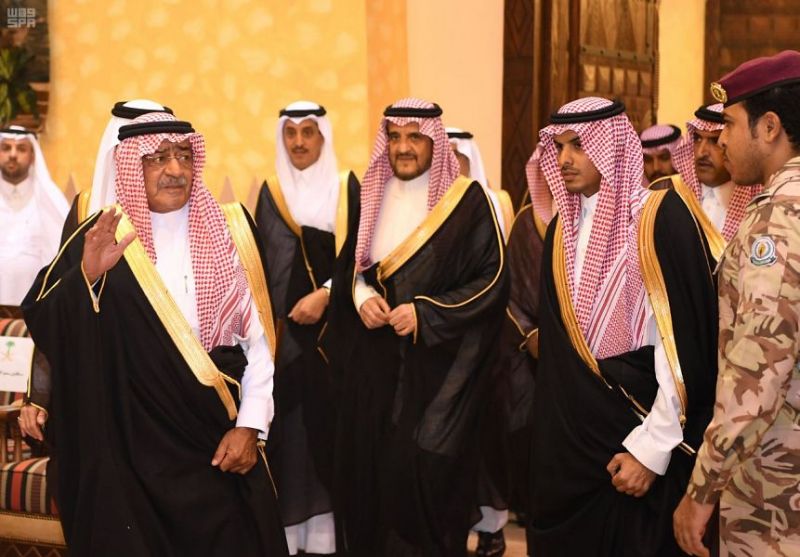 الأمير مقرن بن عبدالعزيز يشرف حفل إمارة منطقة عسير لتكريم الشهداء الذين قضوا في تحطم المروحية