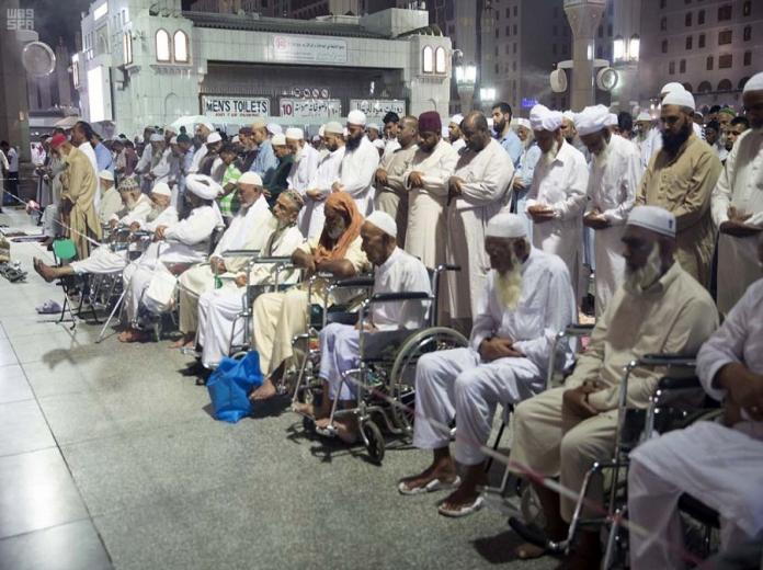 تخصيص مواقع للصلاة لكبار السن في المسجد النبوي