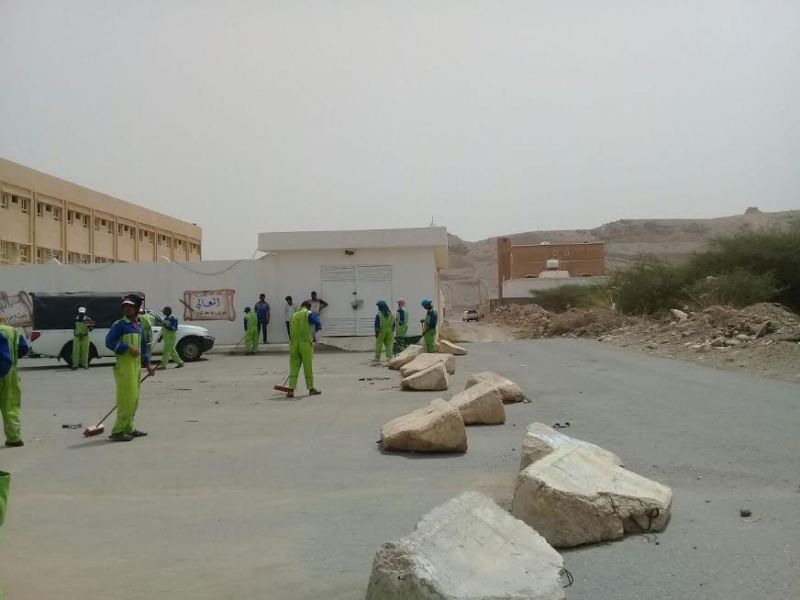 بلدية مربه الفرعية : نزح 480 طن من مخلفات الأمطار عن 12 مدرسة‬