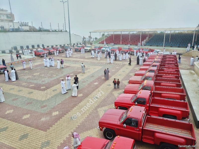 بالصور: #تنومة تشهد عرض كبير للسيارات الكلاسيكية