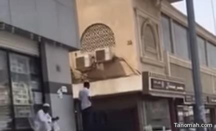 "مجلس الغرف" يفند ادعاءات "فيديو إغلاق المحلات بسبب التوطين".. ويؤكد: الشباب السعودي في الأسواق