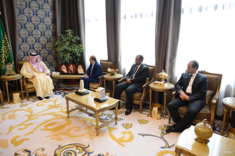 أمير عسير يلتقي السفير  اليمني لدى المملكة