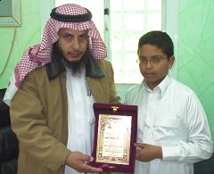  الطالب علاء يحقق جائزة مسابقة الأمير نايف للسنة النبوية 