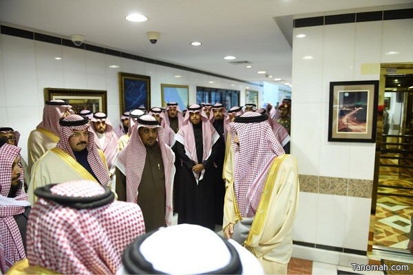 الأمير فيصل بن خالد و سـمـو  نائبـه يلتقيان الشديدي وبن خزيم المتنازلَيْن عن قاتلا ذويهِما