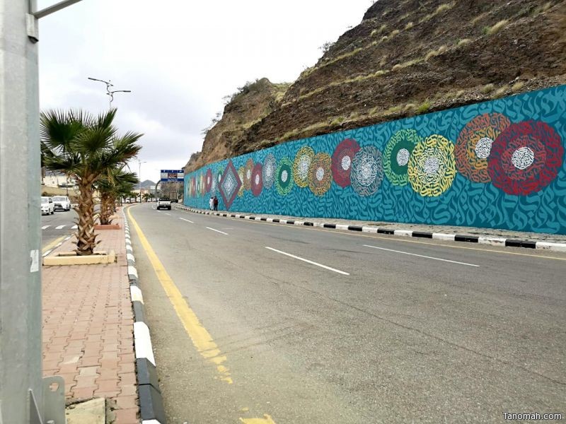بلدية رجال ألمع تنتهي من تنفيذ أكبر جدارية للغة العربية بالمحافظة