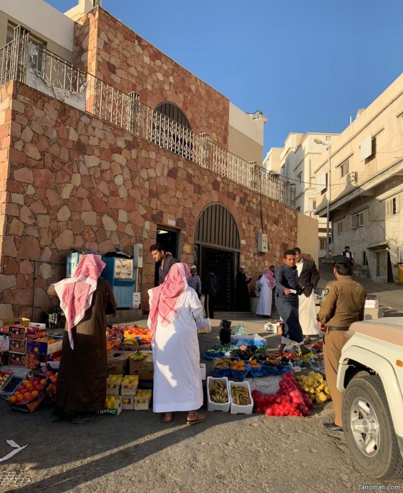 أمانة عسير تضبط الباعة الجائلين و البسطات المخالفة بأبها