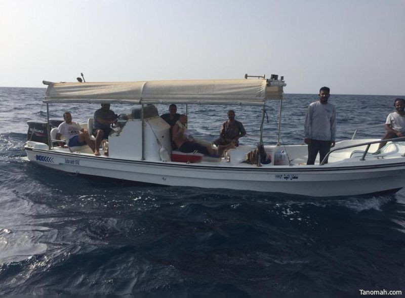 حرس الحدود بمنطقة مكة المكرمة ينقذ ثمانية أشخاص تعطل قاربهم في عرض البحر