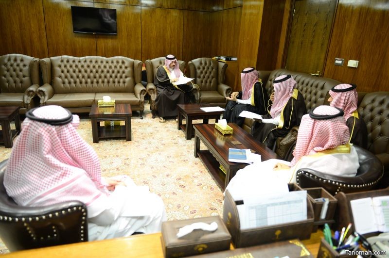 أمير عسير يستعرض الحلول العاجلة للكهرباء بالمنطقة أمير عسير يستعرض الحلول العاجلة للكهرباء بالمنطقة
