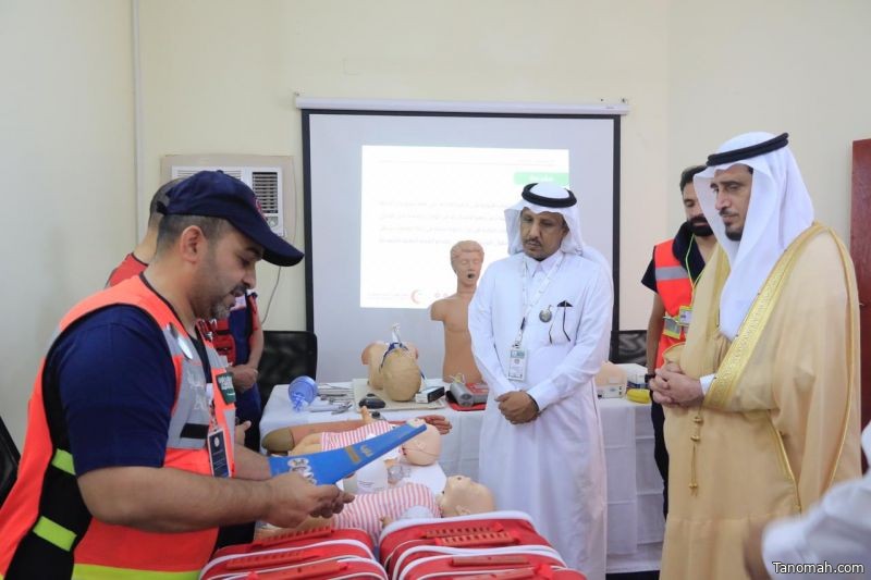 محافظ بارق يفتتح قسم التدريب بمركز الهلال الأحمر ببارق