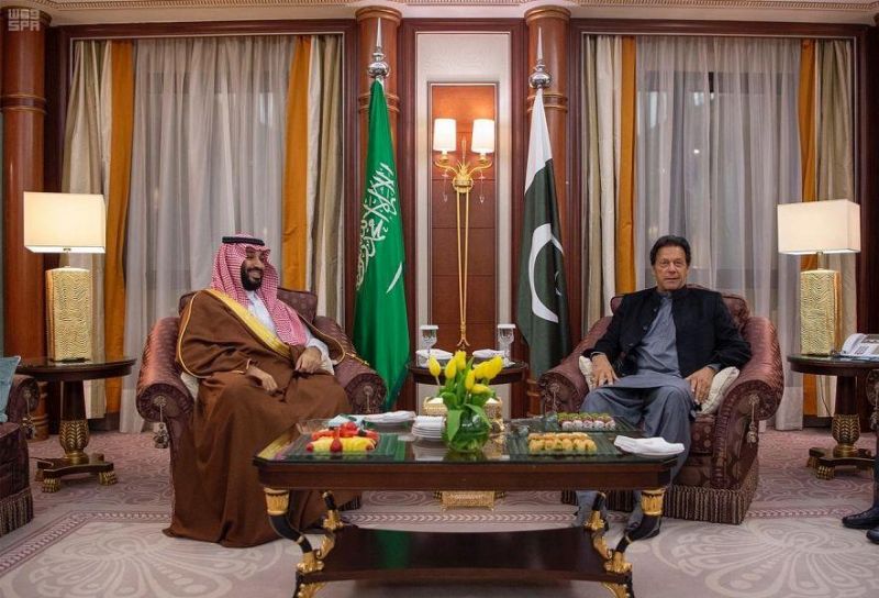 ولي العهد يعقد اجتماعاً مع رئيس الوزراء الباكستاني