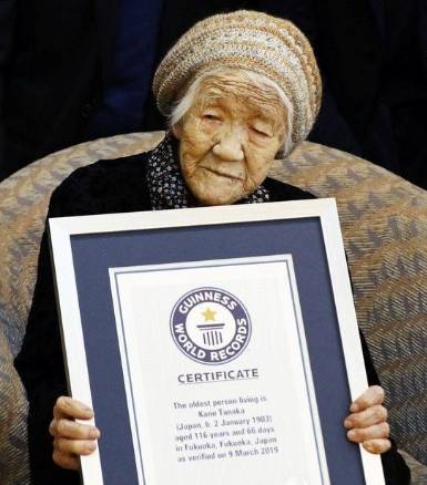أكبر مُعمر في العالم يابانية عمرها 117 عاما