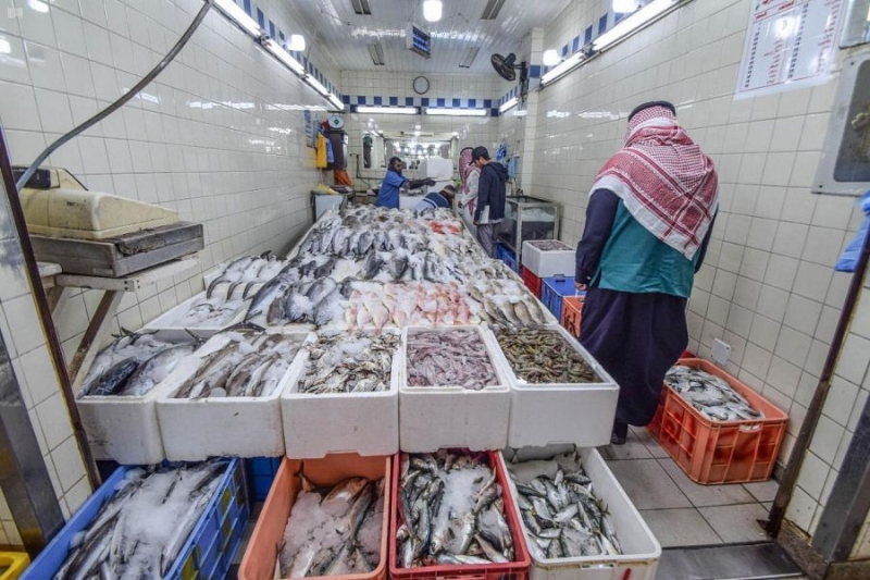 "البيئة" تضبط 1 طن و470 كيلوجراماً من الأسماك الفاسدة ومجهولة المصدر في الرياض