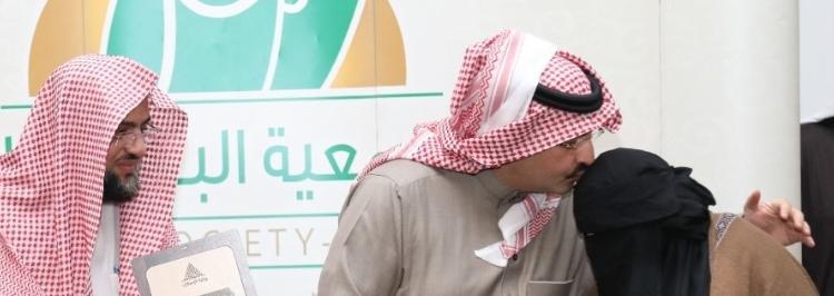 الأمير تركي بن طلال يُسلم 19 وحدة سكنية لمستفيدي "جمعية البر بأبها"