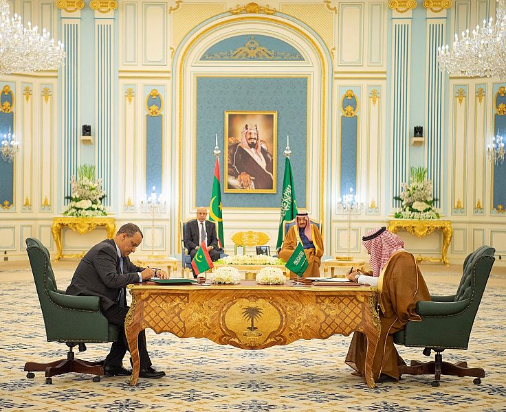 خادم الحرمين الشريفين والرئيس الموريتاني يشهدان توقيع أربع اتفاقيات ومذكرات تفاهم بين حكومتي البلدين