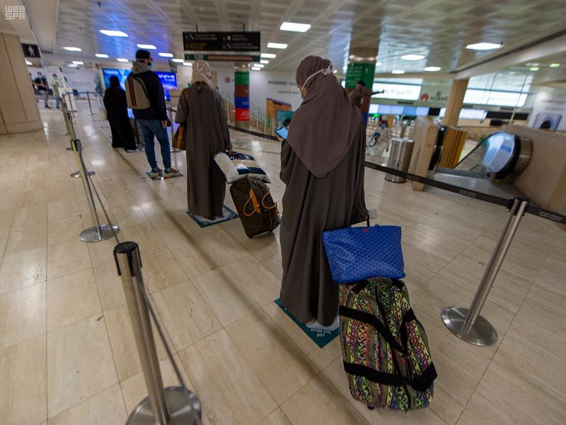 وصول ثاني الرحلات المخصصة لعودة المواطنين إلى مطار الملك خالد قادمة من واشنطن