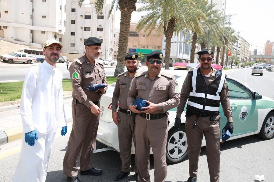 مؤسسة مطوفي حجاج الدول العربية توزع 700 حقيبة وقائية بمكة المكرمة