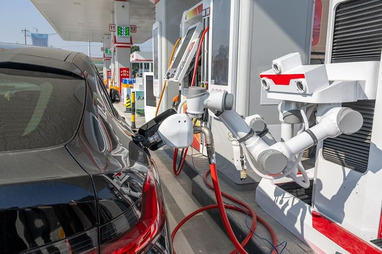 الذكاء الاصطناعي يقتحم محطات الوقود