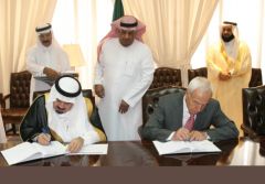 توقيع عقد إنشاء (مشروع المدينة الطبية) بجامعة الملك خالد.