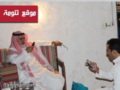 الدكتور الجحني والاستاذ عبدالله بن فراج يتفقدون جناح تنومة