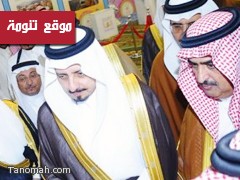 أمير عسير يزور ركن مهرجان النماص في فندق قصر أبها