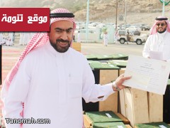 تهنئة للزميل سعيد معيض على تسلمه جائزة الدكتور ابوداهش