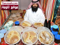 أرطال من العسل الذهبي المصفى تخلفه اسراب النحل وراءها في جبال عسير