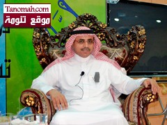 عبدالله بن جميل يتحدث عن مراحل حياته في الملتقى الصيفي وبن دهمان يهدي له " سيف"